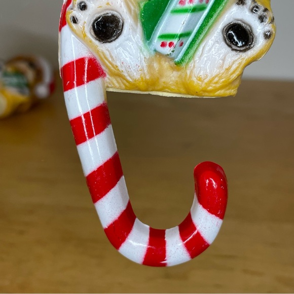 Vintage Christmas Dogs Plastic Mantle Stocking Holder Set Of 2 Candy Cane - Picture 16 of 16